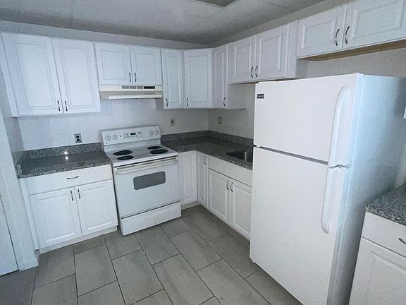 4th image of 9731 Joseph Campau St #6