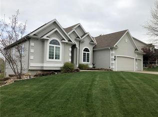 818 Meadowbrook Dr, Kearney, MO 64060