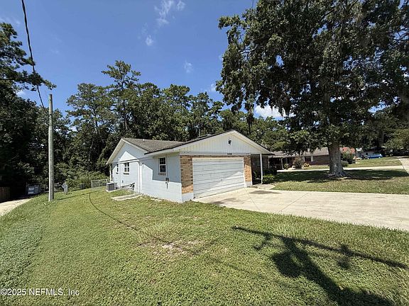 3rd image of 1136 KNOLL Drive W