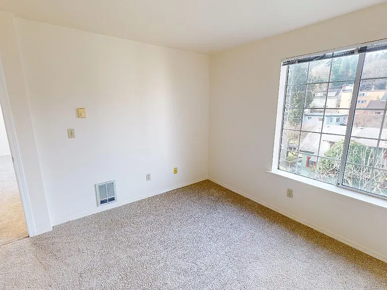 5307 Live Close To University Village And Uw! — Photo 18
