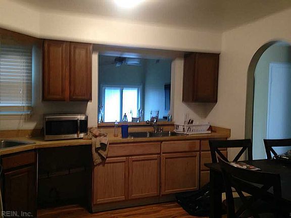 2nd image of 3229 Barrington Dr