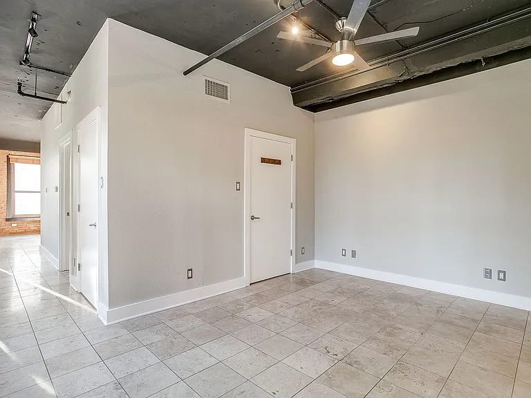 910 Houston St #301 — Photo 11
