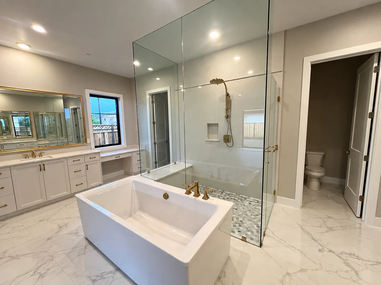 5 bed, 5.5 bath, 4500 sqft, $8,000 — Photo 4