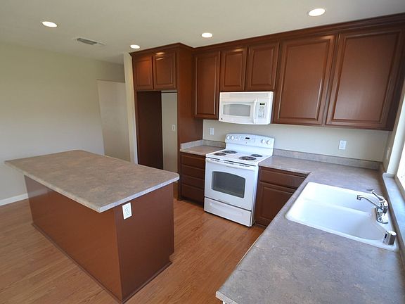 4th image of 8961 Park Meadows Dr