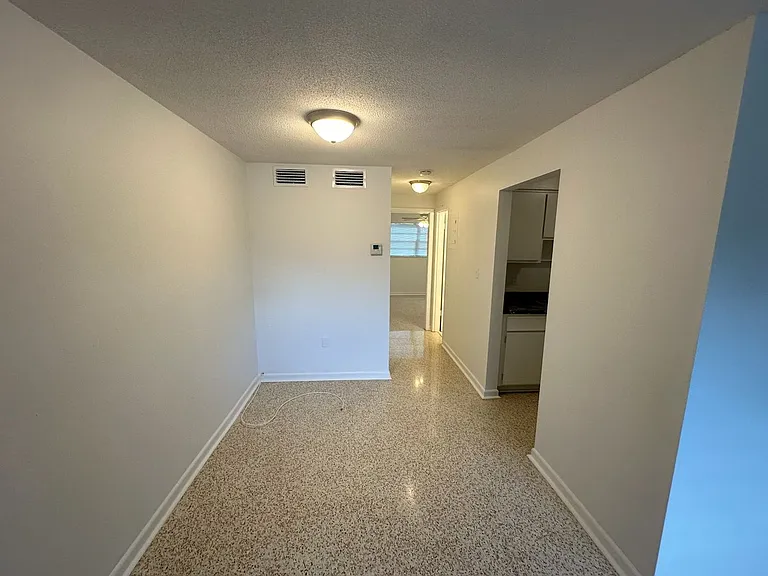 3200 Fairway Ln — Photo 9