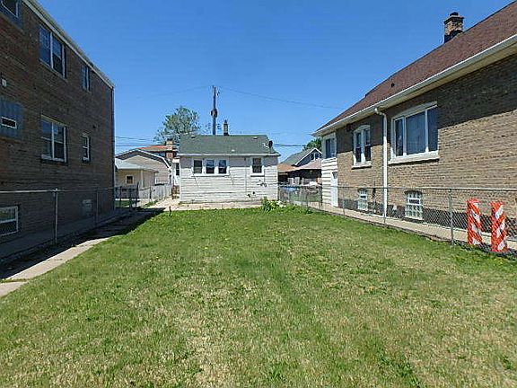 2nd image of 6230 S Komensky Ave