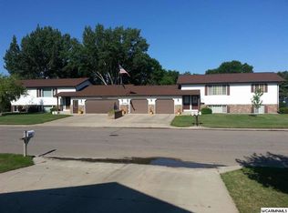806 Southview Ct W, Marshall, MN 56258