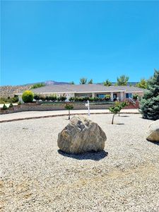 325 Canyon Rd, Pinon Hills, CA, 92372