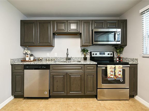 3rd image of 810 E 4th St