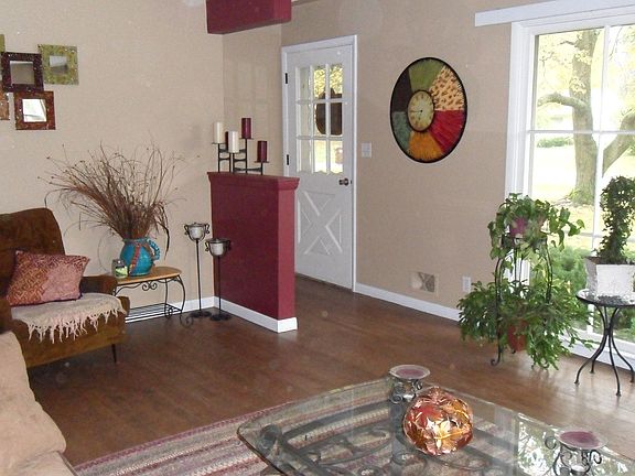 3rd image of 1112 Meadowlane Dr SE