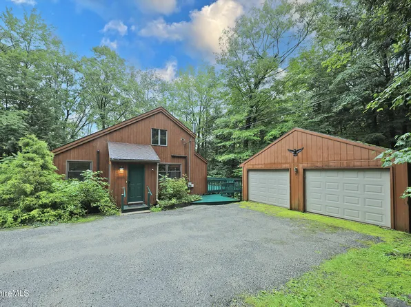11 Stonebridge Way, Lee, MA 01238