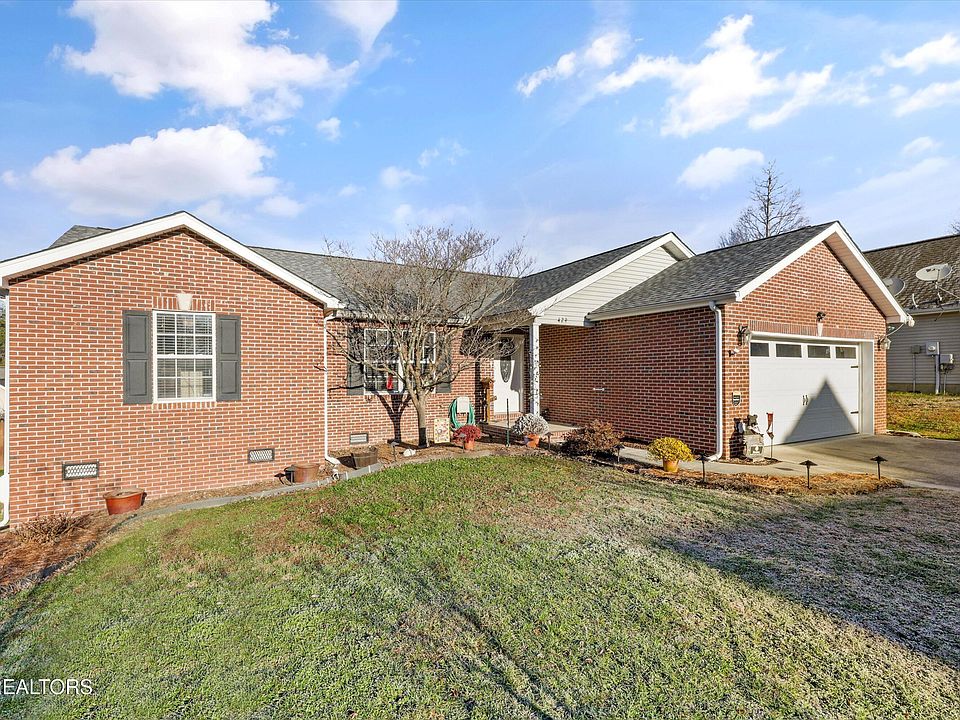 1st image of 429 Hillside Ln