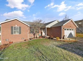 429 Hillside Ln, Lenoir City, TN 37771