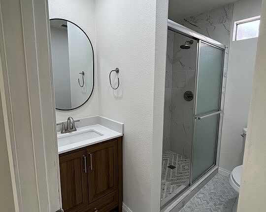 3rd image of 931 Emerson Ave
