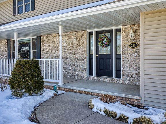 2nd image of 211 Oak Knoll Ct