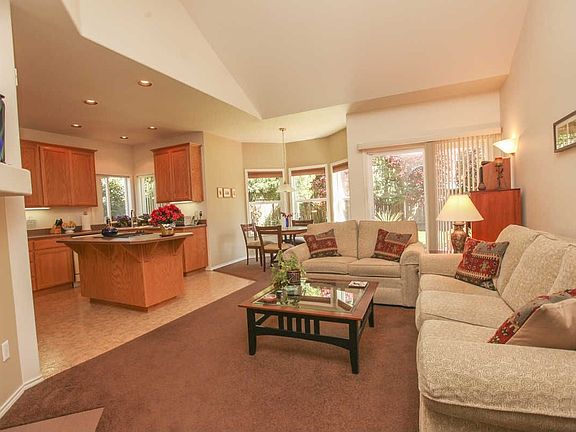 4th image of 1052 SE 62nd Ave