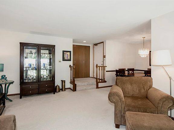 5th image of 9163 Sutton Ct #98