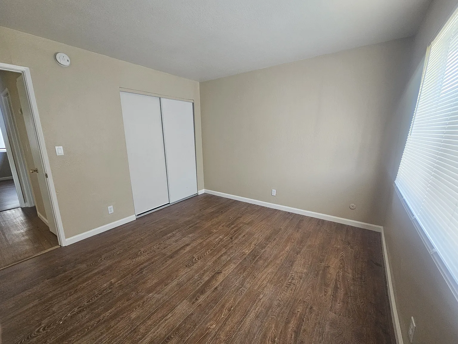 3417 Fairview Dr — Photo 2