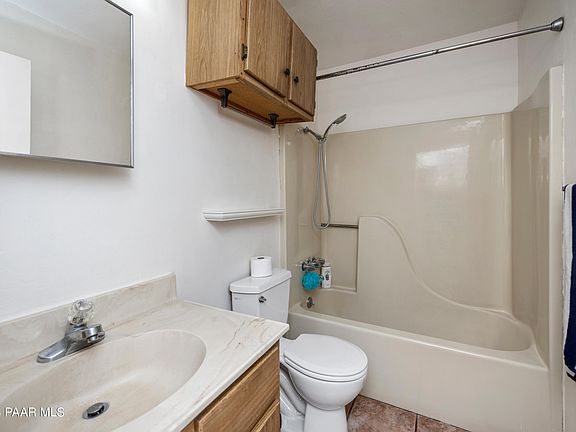 5th image of 615 W Hillside Ave