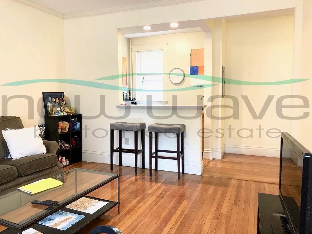 2 bed, 750 sqft, $3,700 — Photo 3