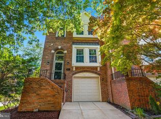 3911 Green Look Ct, Fairfax, VA 22033