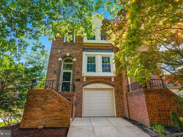 3911 Green Look Ct, Fairfax, VA 22033