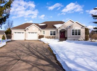 5002 Arrowhead Cir, Williamsburg, MI 49690