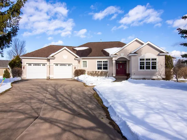 5002 Arrowhead Cir, Williamsburg, MI 49690