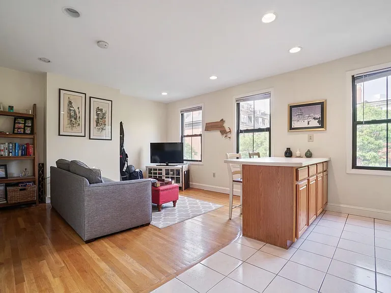 28 Milford St #3 — Photo 1