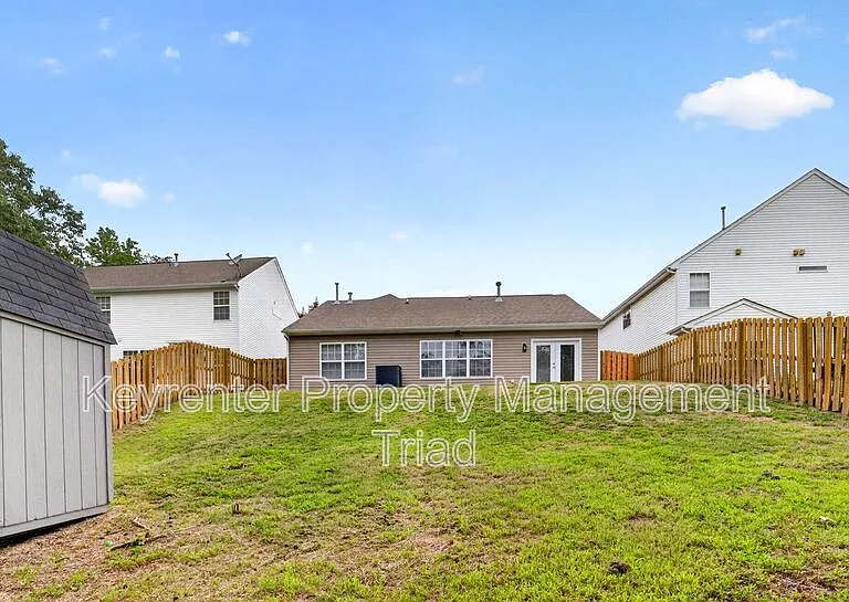 1153 Hawick Dr — Photo 27