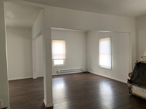 2nd image of 8 Willow St