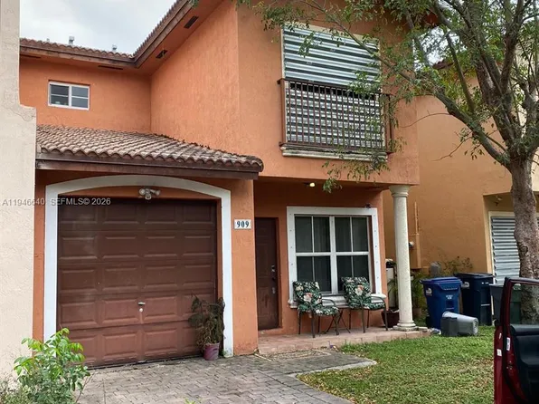 909 SW 6th Pl, Florida City, FL 33034