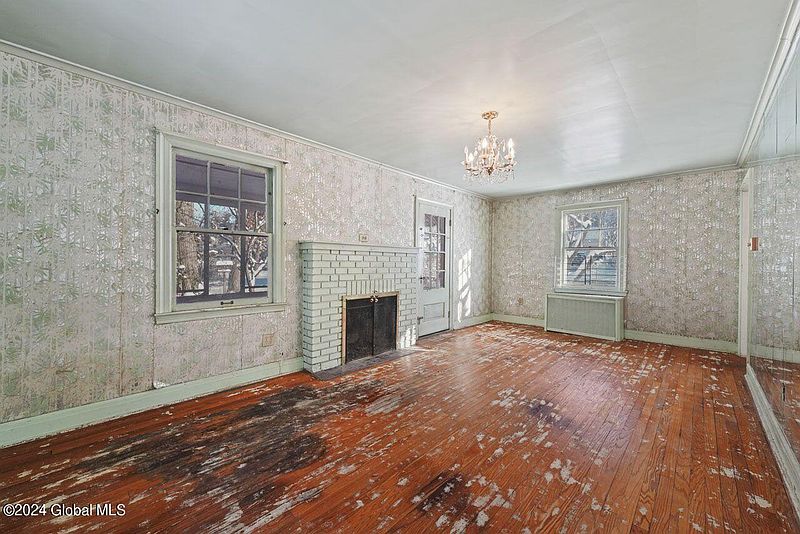 5th image of 102 Cornelius Avenue