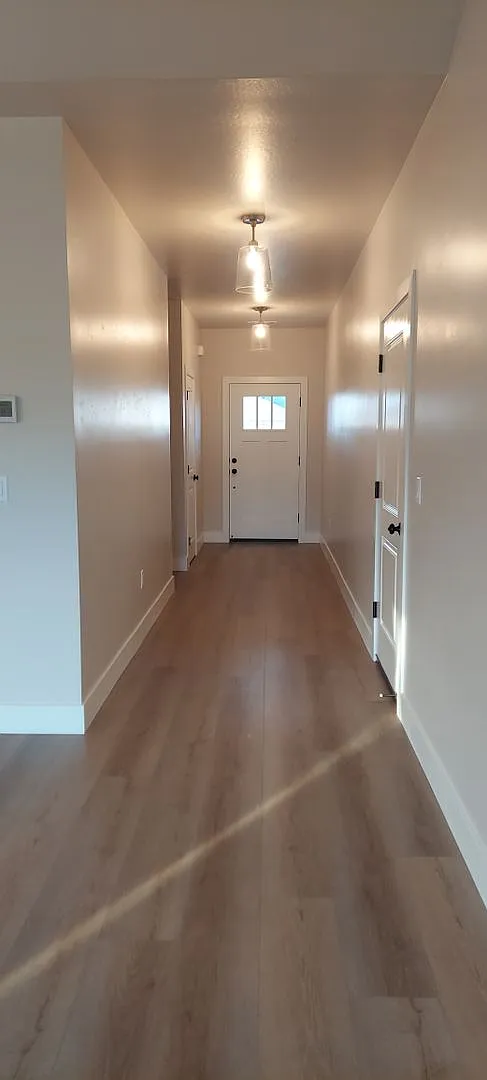 Beautiful 3 Bedroom, 2 Bathroom Home in Central Point — Photo 2
