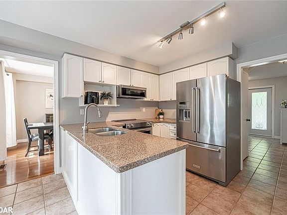 4th image of 199 Hanmer St W