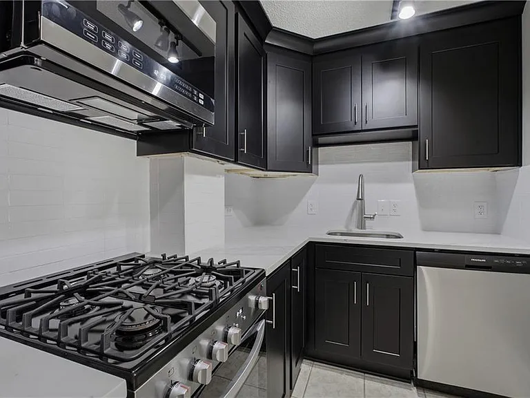 2285 Peachtree Rd NE #604 — Photo 7