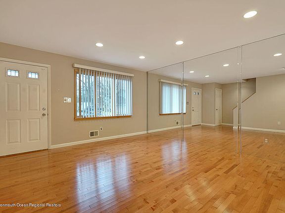 4th image of 185 Belmar Ave
