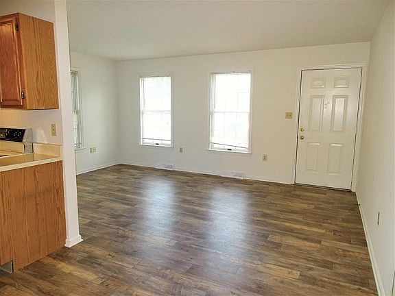 2nd image of 400 W Cherry Dr APT D