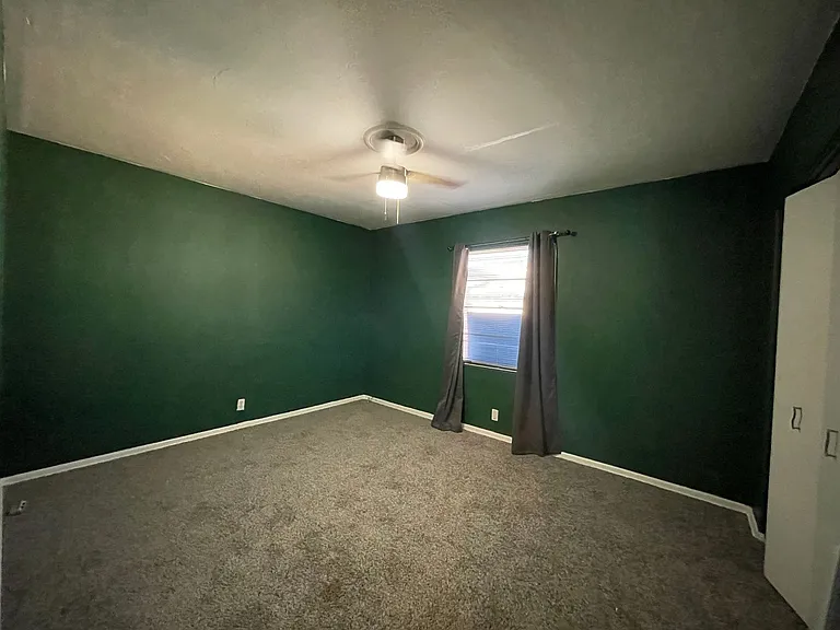 Quaint 2 Bedroom and 1 Bath Duplex! Perfect for UofA Students! — Photo 9