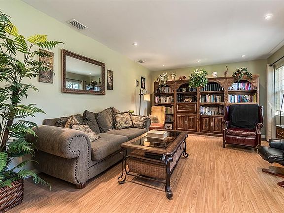 3rd image of 6022 Wilshire Dr