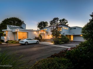 29 Pinetree Ln, Old Westbury, NY 11568