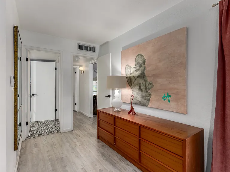 2042 E Laguna Dr — Photo 12