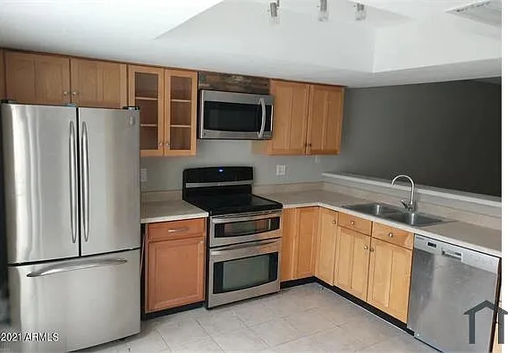 2431 E Tracy Ln #2 — Photo 2