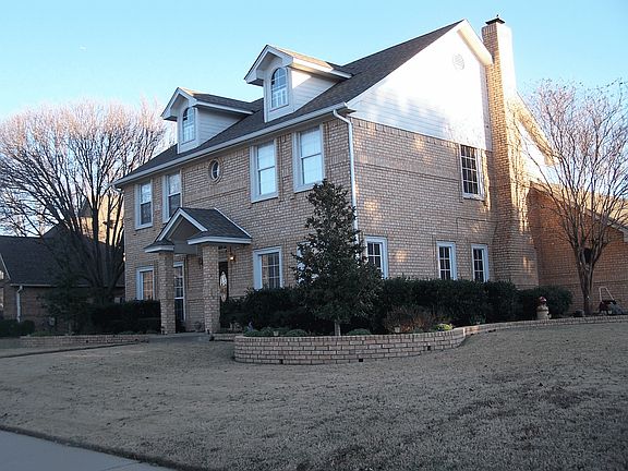 2nd image of 800 Tall Oak Ln