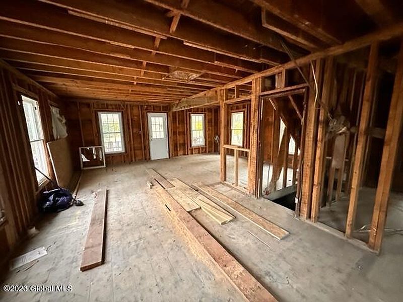 5th image of 14 Mohican Road