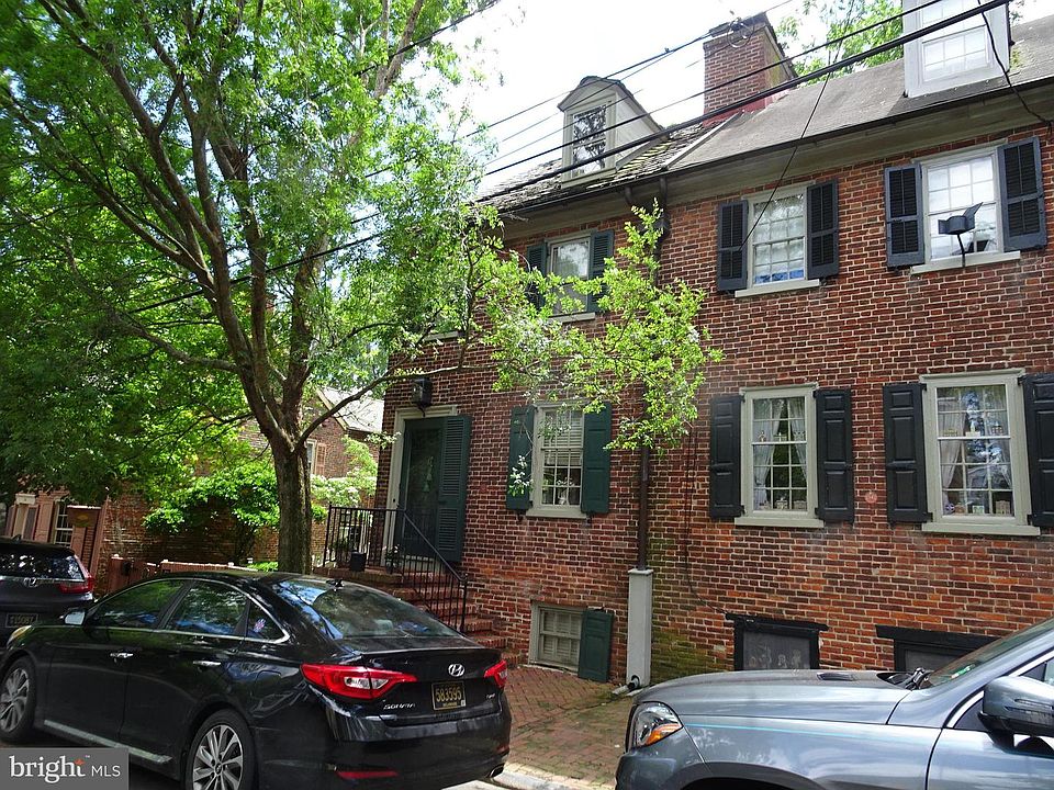 1st image of 122 Harmony St