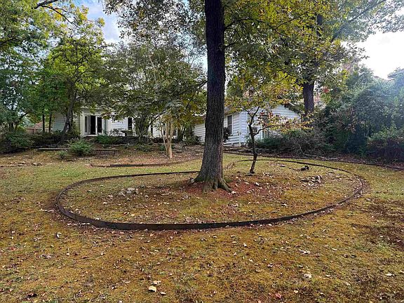 4th image of 16 Longfellow Ln