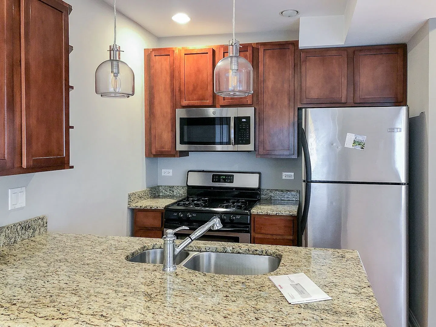 1 bed, 640 sqft, $2,375 — Photo 3