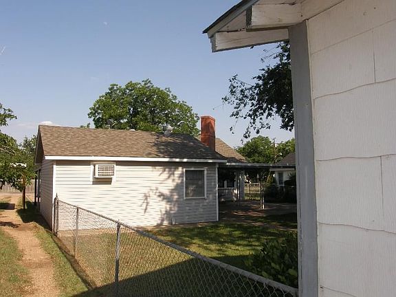 2nd image of 805 N Davis St