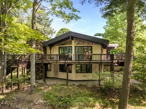 326 S Intermediate Lake Rd, Central Lake, MI 49622